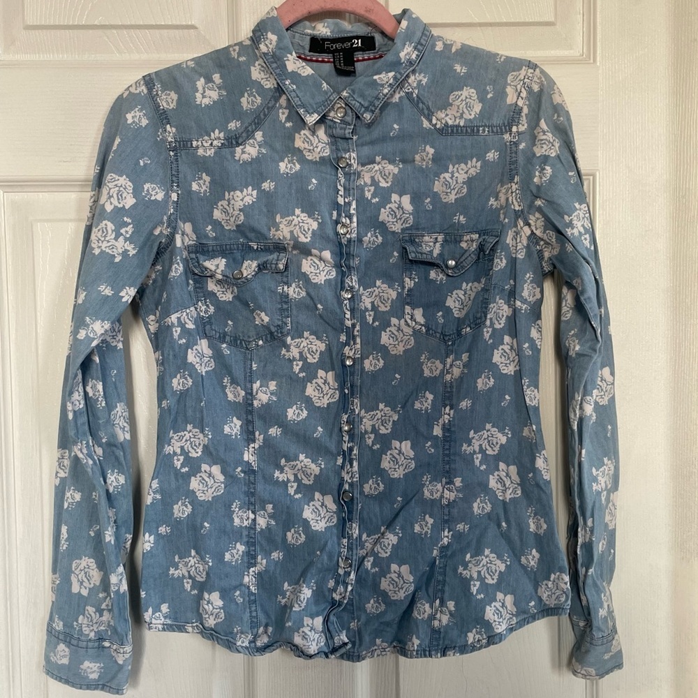 ⭐️(M) forever 21| floral denim button down